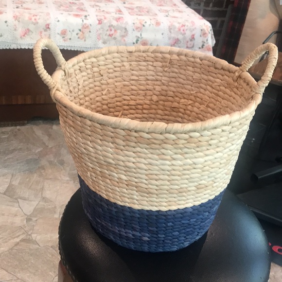 Straw Basket - Picture 3 of 10